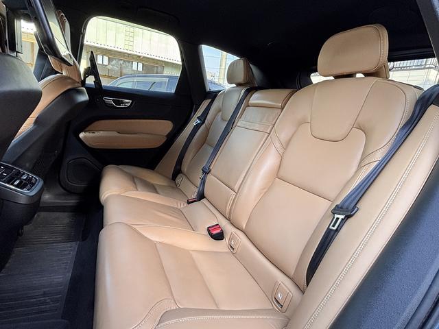 ＸＣ６０ Ｂ５　ＡＷＤ　インスクリプション　ユーザー買取　ｈａｒｍａｎ／ｋａｒｄｏｎ　後席シートヒーター　アルパイン後席モニター　ワイヤレス充電　ヘッドアップディスプレイ　ブラインドスポット　全周囲モニター　エアーシート（38枚目）
