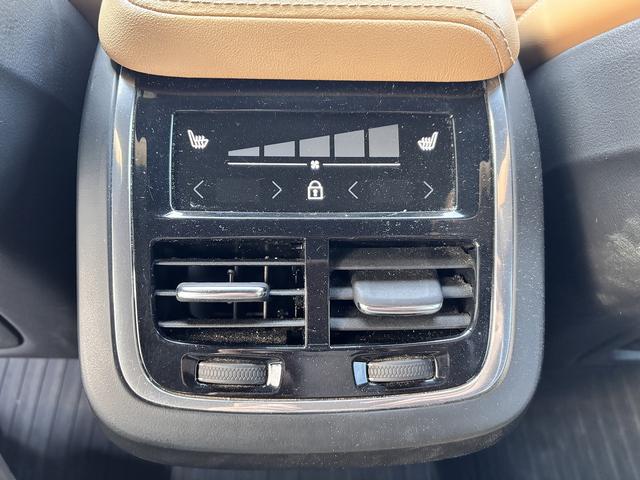 ＸＣ６０ Ｂ５　ＡＷＤ　インスクリプション　ユーザー買取　ｈａｒｍａｎ／ｋａｒｄｏｎ　後席シートヒーター　アルパイン後席モニター　ワイヤレス充電　ヘッドアップディスプレイ　ブラインドスポット　全周囲モニター　エアーシート（44枚目）