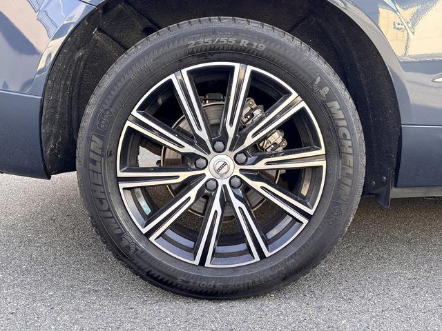 ＸＣ６０ Ｂ５　ＡＷＤ　インスクリプション　ユーザー買取　ｈａｒｍａｎ／ｋａｒｄｏｎ　後席シートヒーター　アルパイン後席モニター　ワイヤレス充電　ヘッドアップディスプレイ　ブラインドスポット　全周囲モニター　エアーシート（55枚目）