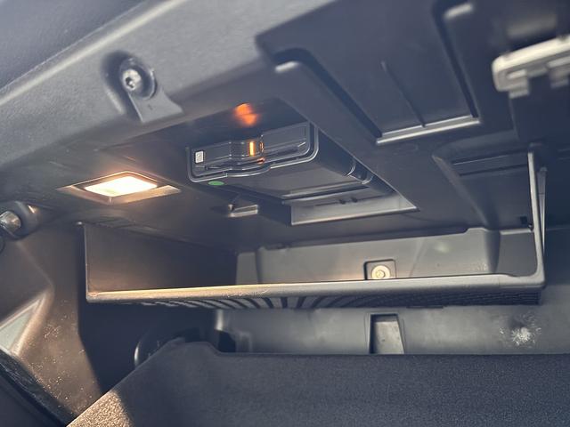 ＸＣ６０ リチャージＰＨＶＴ８ＡＷＤインスクリプシンエクスプレ　Ｂｏｗｅｒｓ＆Ｗｉｌｋｉｎｓ　クリスタルシフト　後席シートヒーター　ワイヤレス充電　ハンズフリーパワーバックドア　全周囲モニター　エアーシート　ＥＴＣ（31枚目）