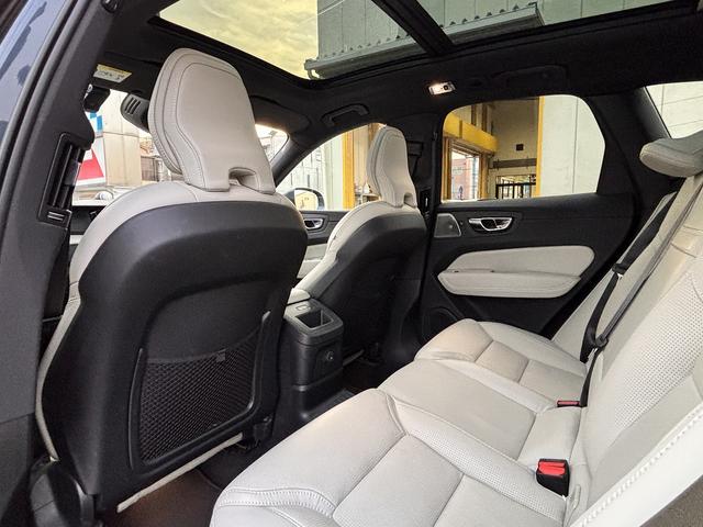 ＸＣ６０ リチャージＰＨＶＴ８ＡＷＤインスクリプシンエクスプレ　Ｂｏｗｅｒｓ＆Ｗｉｌｋｉｎｓ　クリスタルシフト　後席シートヒーター　ワイヤレス充電　ハンズフリーパワーバックドア　全周囲モニター　エアーシート　ＥＴＣ（39枚目）