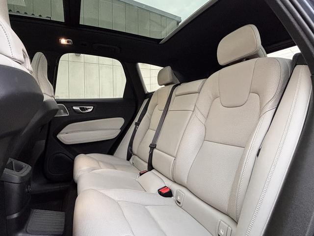 ＸＣ６０ リチャージＰＨＶＴ８ＡＷＤインスクリプシンエクスプレ　Ｂｏｗｅｒｓ＆Ｗｉｌｋｉｎｓ　クリスタルシフト　後席シートヒーター　ワイヤレス充電　ハンズフリーパワーバックドア　全周囲モニター　エアーシート　ＥＴＣ（42枚目）