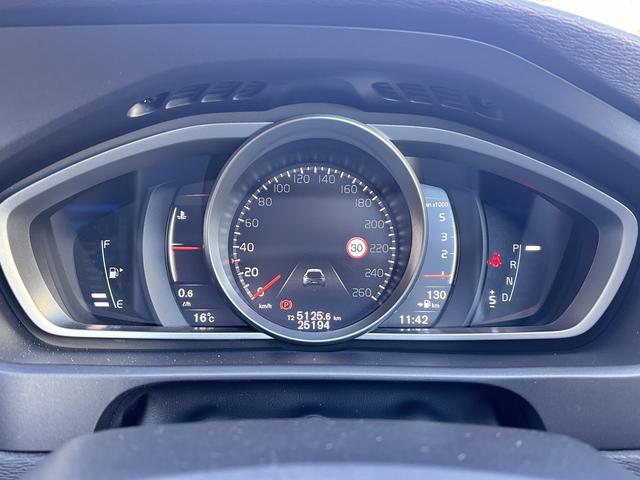 Ｖ４０ Ｄ４　インスクリプション　ｈａｒｍａｎ／ｋａｒｄｏｎ　メーカーナビ　バックモニター　シートヒーター　パワーシート　前席パワーシート　衝突軽減システム　車線逸脱警報　レーダークルーズコントロール（20枚目）