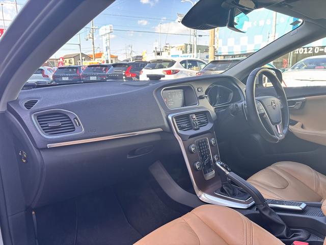 Ｖ４０ Ｄ４　インスクリプション　ｈａｒｍａｎ／ｋａｒｄｏｎ　メーカーナビ　バックモニター　シートヒーター　パワーシート　前席パワーシート　衝突軽減システム　車線逸脱警報　レーダークルーズコントロール（21枚目）