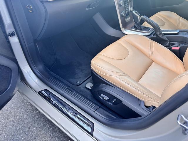 Ｖ４０ Ｄ４　インスクリプション　ｈａｒｍａｎ／ｋａｒｄｏｎ　メーカーナビ　バックモニター　シートヒーター　パワーシート　前席パワーシート　衝突軽減システム　車線逸脱警報　レーダークルーズコントロール（25枚目）