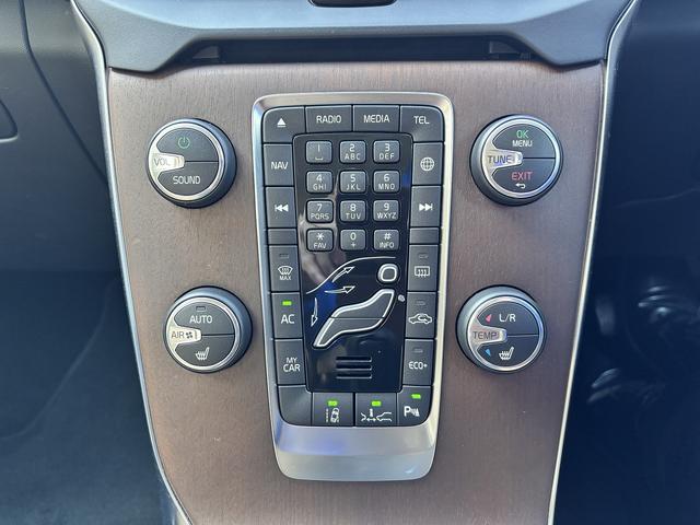 Ｖ４０ Ｄ４　インスクリプション　ｈａｒｍａｎ／ｋａｒｄｏｎ　メーカーナビ　バックモニター　シートヒーター　パワーシート　前席パワーシート　衝突軽減システム　車線逸脱警報　レーダークルーズコントロール（26枚目）