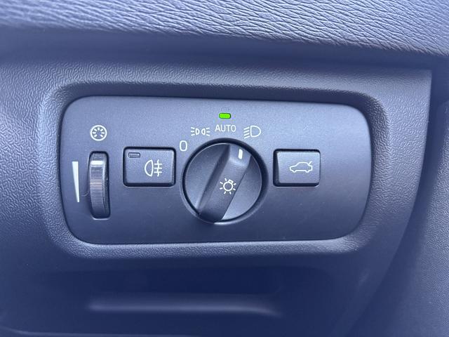 Ｖ４０ Ｄ４　インスクリプション　ｈａｒｍａｎ／ｋａｒｄｏｎ　メーカーナビ　バックモニター　シートヒーター　パワーシート　前席パワーシート　衝突軽減システム　車線逸脱警報　レーダークルーズコントロール（28枚目）