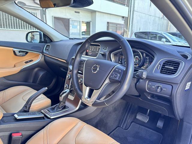 Ｖ４０ Ｄ４　インスクリプション　ｈａｒｍａｎ／ｋａｒｄｏｎ　メーカーナビ　バックモニター　シートヒーター　パワーシート　前席パワーシート　衝突軽減システム　車線逸脱警報　レーダークルーズコントロール（32枚目）