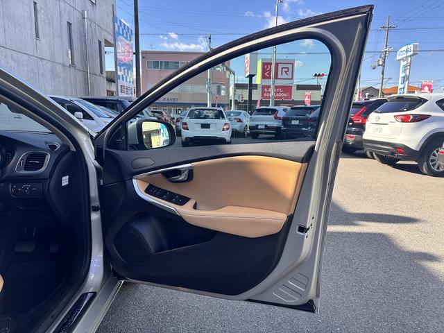 Ｖ４０ Ｄ４　インスクリプション　ｈａｒｍａｎ／ｋａｒｄｏｎ　メーカーナビ　バックモニター　シートヒーター　パワーシート　前席パワーシート　衝突軽減システム　車線逸脱警報　レーダークルーズコントロール（33枚目）