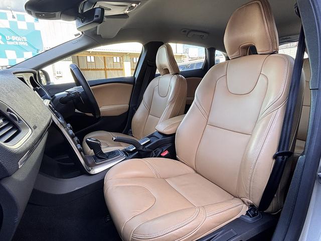 Ｖ４０ Ｄ４　インスクリプション　ｈａｒｍａｎ／ｋａｒｄｏｎ　メーカーナビ　バックモニター　シートヒーター　パワーシート　前席パワーシート　衝突軽減システム　車線逸脱警報　レーダークルーズコントロール（37枚目）