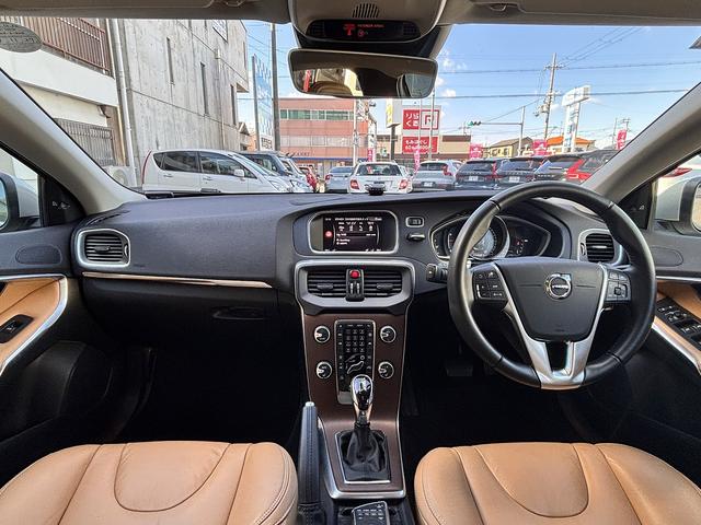 Ｖ４０ Ｄ４　インスクリプション　ｈａｒｍａｎ／ｋａｒｄｏｎ　メーカーナビ　バックモニター　シートヒーター　パワーシート　前席パワーシート　衝突軽減システム　車線逸脱警報　レーダークルーズコントロール（45枚目）