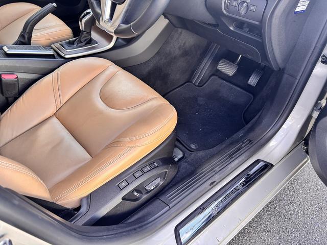 Ｖ４０ Ｄ４　インスクリプション　ｈａｒｍａｎ／ｋａｒｄｏｎ　メーカーナビ　バックモニター　シートヒーター　パワーシート　前席パワーシート　衝突軽減システム　車線逸脱警報　レーダークルーズコントロール（46枚目）