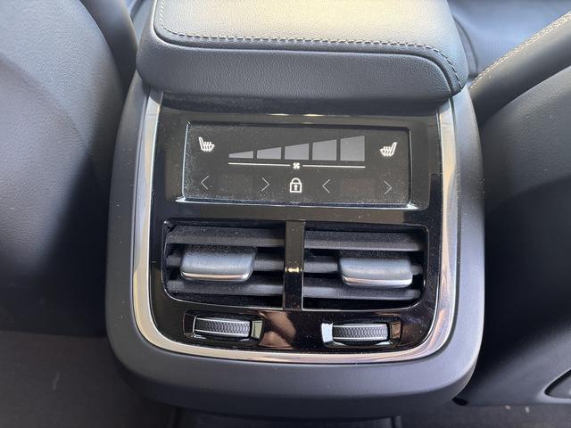 XC60 B5 AWD インスクリプション Googleマップ harman/kardon 後席シートヒーター ワイヤレス充電 ヘッドアップディスプレイ ブラインドスポット 全周囲モニター 衝突軽減システム ETC スマートキー2本(46枚目)