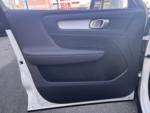 ＸＣ４０ プラス　プロ　Ｂ４　ＡＷＤ　Ｇｏｏｇｌｅマップ対応　ワイヤレス充電　パワーバックドア　衝突軽減システム　車線逸脱警報　レーダークルーズコントロール　ブラインドスポット　シートヒーター　ステアリングヒーター　全周囲モニター（32枚目）