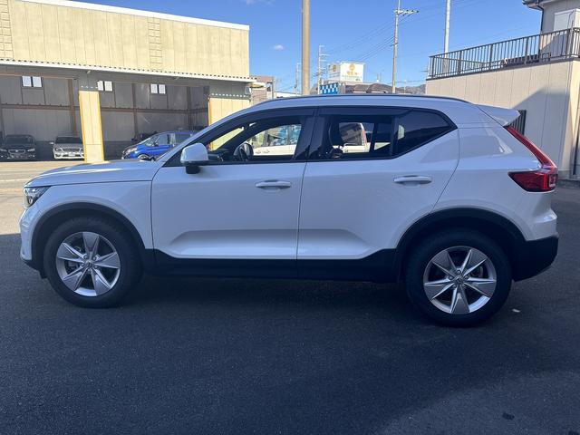 ＸＣ４０ プラス　プロ　Ｂ４　ＡＷＤ　Ｇｏｏｇｌｅマップ対応　ワイヤレス充電　パワーバックドア　衝突軽減システム　車線逸脱警報　レーダークルーズコントロール　ブラインドスポット　シートヒーター　ステアリングヒーター　全周囲モニター（35枚目）