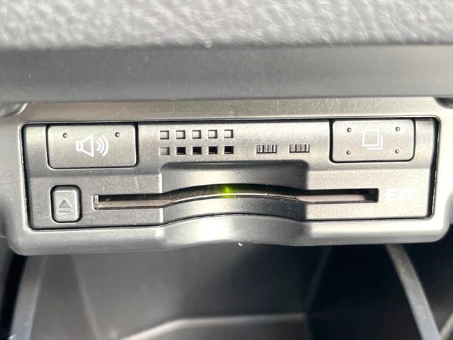 ヴェルファイア ２．４Ｚ　プラチナセレクションＩＩ　７人乗り　サンルーフ　純正ナビ　後席モニター　両側電動スライドドア　禁煙車　電動リアゲート　コーナーセンサー　スマートキー　ＨＩＤヘッドライト　ＥＴＣ　オートハイビーム（7枚目）