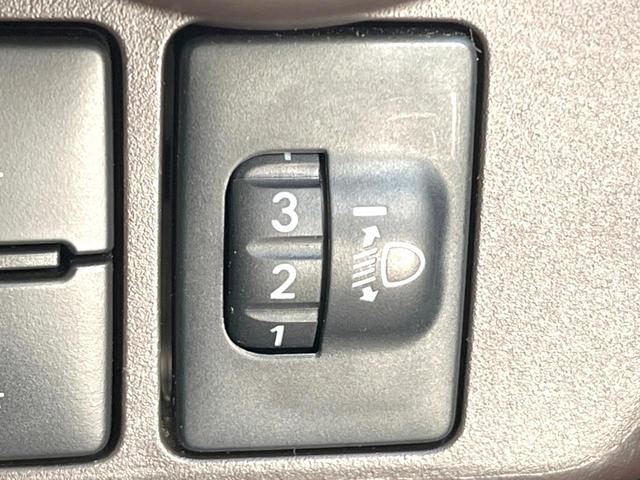 ルーミー X S 純正ナビ バックカメラ 電動スライドドア 衝突被害軽減システム 禁煙車 コーナーセンサー スマートキー ETC オートハイビーム オートライト Bluetooth CD/DVD再生 フルセグTV(28枚目)