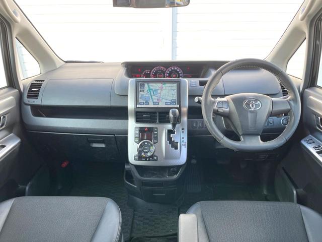 ヴォクシー ZS 煌Z 純正8インチナビ バックカメラ 両側電動スライドドア 禁煙車 ハーフレザーシート スマートキー HIDヘッドライト ETC オートライト デュアルエアコン 純正16インチAW Bluetooth(2枚目)