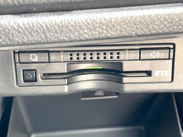 ヴォクシー ZS 煌Z 純正8インチナビ バックカメラ 両側電動スライドドア 禁煙車 ハーフレザーシート スマートキー HIDヘッドライト ETC オートライト デュアルエアコン 純正16インチAW Bluetooth(7枚目)