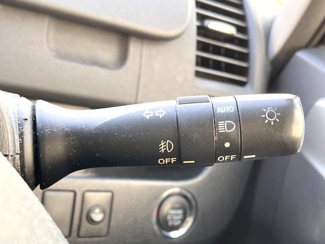 ヴォクシー ZS 煌Z 純正8インチナビ バックカメラ 両側電動スライドドア 禁煙車 ハーフレザーシート スマートキー HIDヘッドライト ETC オートライト デュアルエアコン 純正16インチAW Bluetooth(28枚目)