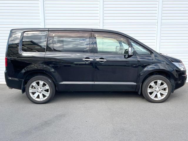 デリカD:5 D パワーパッケージ 4WD ディーゼル 後席モニター Stradaナビ バックカメラ 両側電動スライドドア 禁煙車 シートヒーター スマートキー HIDヘッドライト ETC クルコン 1オーナー オートライト(17枚目)