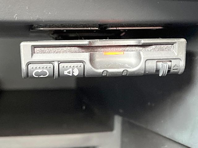 ノート メダリスト 純正ナビ 全周囲カメラ 禁煙車 ハーフレザーシート スマートキー ドラレコ LEDヘッドライト ETC オートライト オートエアコン 純正15インチアルミホイール 地デジ(6枚目)