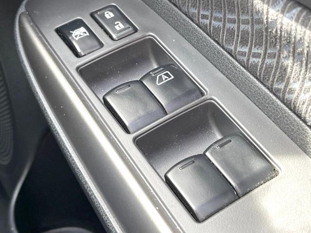 ノート メダリスト 純正ナビ 全周囲カメラ 禁煙車 ハーフレザーシート スマートキー ドラレコ LEDヘッドライト ETC オートライト オートエアコン 純正15インチアルミホイール 地デジ(37枚目)