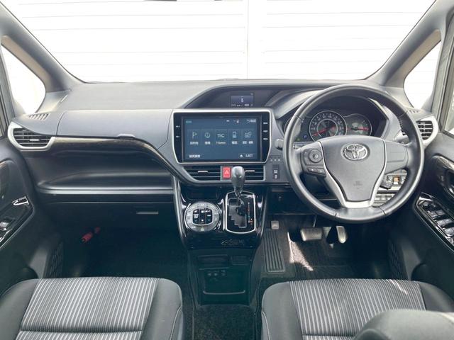 ヴォクシー ZS 7人乗り TRDエアロ 純正10インチナビ 後席モニター バックカメラ 両側電動スライドドア 衝突被害軽減システム 禁煙車 スマートキー LEDヘッドライト ETC クルコン オートハイビーム(2枚目)