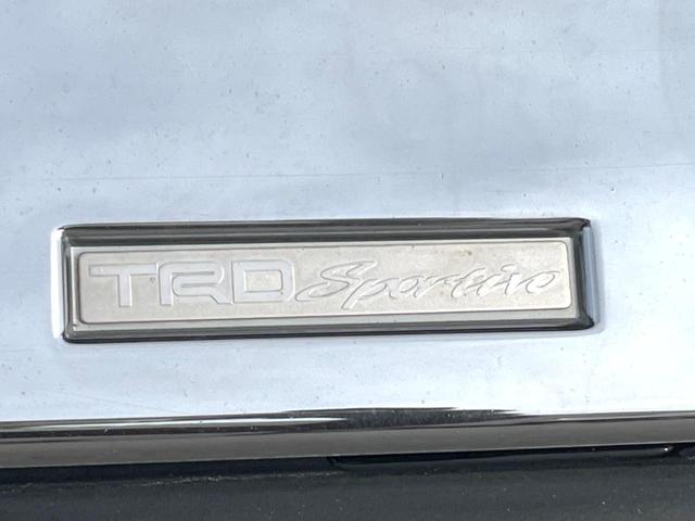 ヴォクシー ZS 7人乗り TRDエアロ 純正10インチナビ 後席モニター バックカメラ 両側電動スライドドア 衝突被害軽減システム 禁煙車 スマートキー LEDヘッドライト ETC クルコン オートハイビーム(3枚目)