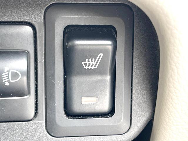 【シートヒーター】寒い日に重宝するシートヒーター！エアコンより早く温まってくれるので寒がりの人も安心ですね♪エアコンの温風は乾燥するから苦手、という方にもをおすすめです。