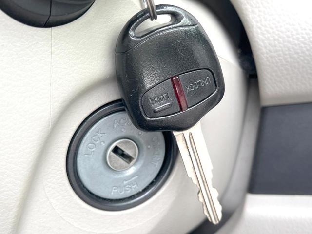 【キーレス】少し離れた場所からでもボタン一つでドアの開錠・施錠ができるのでとっても便利！ドアの鍵穴周りに傷をつけることもありません♪