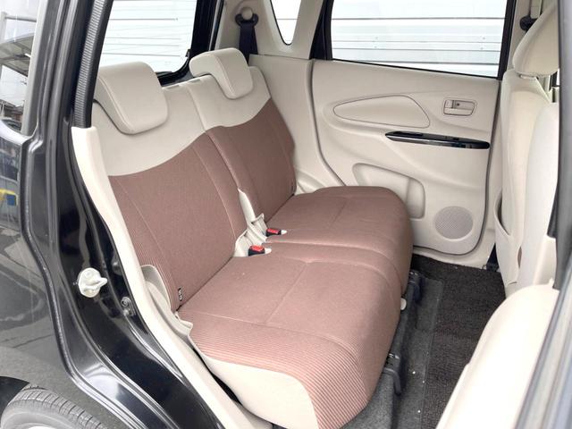 広々とした２列目シートは居住性が高く、居心地も快適！友達や家族とのお出かけにぴったりです。ベビーシートやチャイルドシート使用時も快適にお過ごしいただける十分な空間を確保しています。