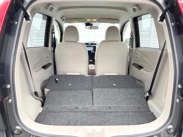 積み下ろしのしやすいデッキにはたっぷりと荷物を積み込んでいただけます。遊びから仕事まで、様々なシーンで頼れます♪