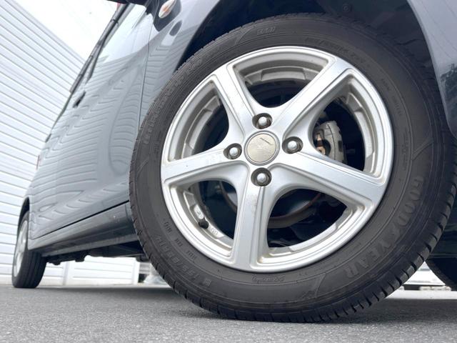 【１４インチアルミホイール】外観にマッチしたアルミホイールを装着しております。各種アルミホイールや、スタッドレスタイヤも取扱いしております。是非ご相談ください♪