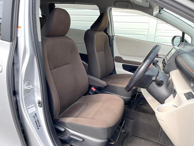 シエンタ Ｇ　７人乗り　純正ナビ　両側電動スライドドア　バックカメラ　衝突被害軽減システム　禁煙車　スマートキー　ＬＥＤヘッドライト　ＥＴＣ　オートハイビーム　車線逸脱警報　１オーナー　オートエアコン（8枚目）