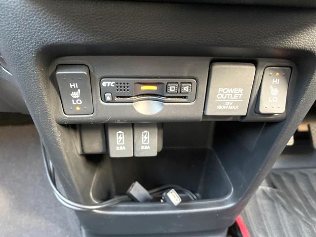 Ｎ－ＷＧＮカスタム Ｇ　ターボＳＳ２トーンカラースタイルパッケージＩＩ　ターボ　ｃａｒｒｏｚｚｅｒｉａ８インチナビ　バックカメラ　衝突軽減装置　禁煙車　２トーンカラー　ハーフレザーシート　シートヒーター　スマートキー　ＨＩＤヘッドライト　ＥＴＣ　クルコン　１オーナー（6枚目）