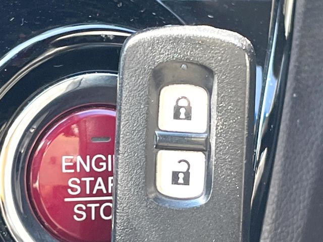 Ｎ－ＷＧＮカスタム Ｇ　ターボＳＳ２トーンカラースタイルパッケージＩＩ　ターボ　ｃａｒｒｏｚｚｅｒｉａ８インチナビ　バックカメラ　衝突軽減装置　禁煙車　２トーンカラー　ハーフレザーシート　シートヒーター　スマートキー　ＨＩＤヘッドライト　ＥＴＣ　クルコン　１オーナー（7枚目）