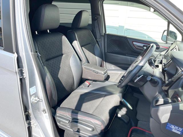 Ｎ－ＷＧＮカスタム Ｇ　ターボＳＳ２トーンカラースタイルパッケージＩＩ　ターボ　ｃａｒｒｏｚｚｅｒｉａ８インチナビ　バックカメラ　衝突軽減装置　禁煙車　２トーンカラー　ハーフレザーシート　シートヒーター　スマートキー　ＨＩＤヘッドライト　ＥＴＣ　クルコン　１オーナー（8枚目）