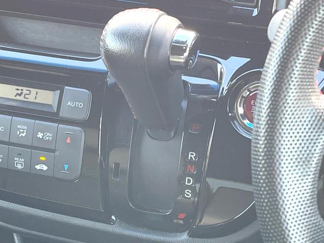 Ｎ－ＷＧＮカスタム Ｇ　ターボＳＳ２トーンカラースタイルパッケージＩＩ　ターボ　ｃａｒｒｏｚｚｅｒｉａ８インチナビ　バックカメラ　衝突軽減装置　禁煙車　２トーンカラー　ハーフレザーシート　シートヒーター　スマートキー　ＨＩＤヘッドライト　ＥＴＣ　クルコン　１オーナー（23枚目）