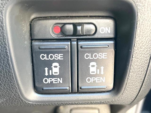 N-BOXカスタム G SSパッケージ 純正ナビ バックカメラ 両側電動スライドドア 禁煙車 シートヒーター スマートキー HIDヘッドライト ETC 純正14インチAW オートライト オートエアコン Bluetooth CD/DVD再生(5枚目)