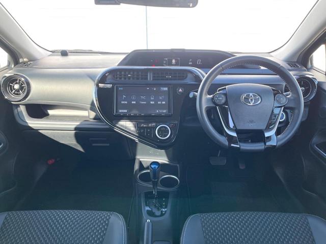アクア クロスオーバー　純正ナビ　バックカメラ　衝突軽減装置　禁煙車　ハーフレザーシート　コーナーセンサー　スマートキー　ＬＥＤヘッドライト　ＥＴＣ　１オーナー　純正１６インチＡＷ　車線逸脱警報　オートライト　オートエアコン（2枚目）