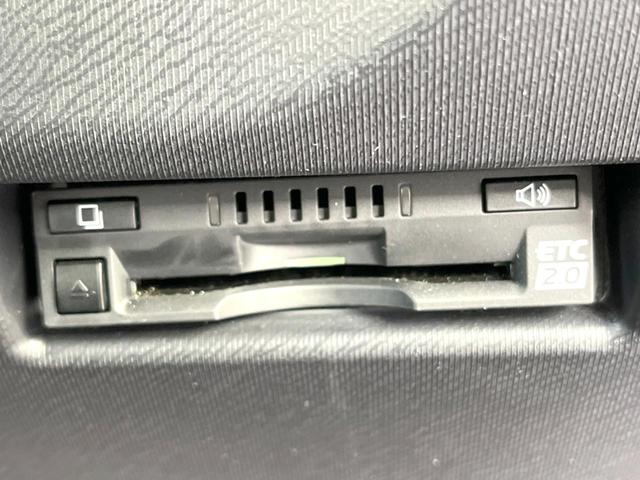 アクア クロスオーバー　純正ナビ　バックカメラ　衝突軽減装置　禁煙車　ハーフレザーシート　コーナーセンサー　スマートキー　ＬＥＤヘッドライト　ＥＴＣ　１オーナー　純正１６インチＡＷ　車線逸脱警報　オートライト　オートエアコン（7枚目）