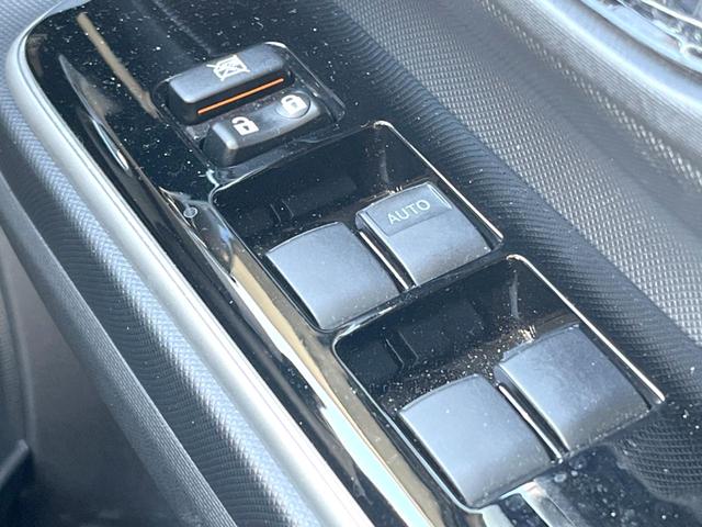 アクア クロスオーバー　純正ナビ　バックカメラ　衝突軽減装置　禁煙車　ハーフレザーシート　コーナーセンサー　スマートキー　ＬＥＤヘッドライト　ＥＴＣ　１オーナー　純正１６インチＡＷ　車線逸脱警報　オートライト　オートエアコン（40枚目）