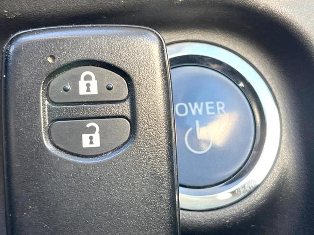 アクア Ｓスタイルブラック　純正ナビ　バックカメラ　衝突軽減装置　禁煙車　スマートキー　ＬＥＤヘッドライト　ＥＴＣ　車線逸脱警報　オートライト　オートエアコン　Ｂｌｕｅｔｏｏｔｈ　フルセグＴＶ（6枚目）