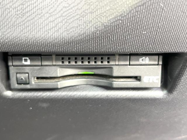 アクア Ｓスタイルブラック　純正ナビ　バックカメラ　衝突軽減装置　禁煙車　スマートキー　ＬＥＤヘッドライト　ＥＴＣ　車線逸脱警報　オートライト　オートエアコン　Ｂｌｕｅｔｏｏｔｈ　フルセグＴＶ（7枚目）