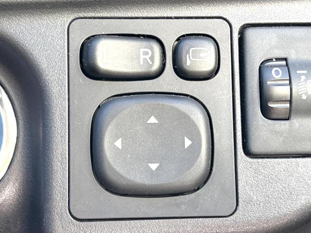 アクア Ｓスタイルブラック　純正ナビ　バックカメラ　衝突軽減装置　禁煙車　スマートキー　ＬＥＤヘッドライト　ＥＴＣ　車線逸脱警報　オートライト　オートエアコン　Ｂｌｕｅｔｏｏｔｈ　フルセグＴＶ（32枚目）