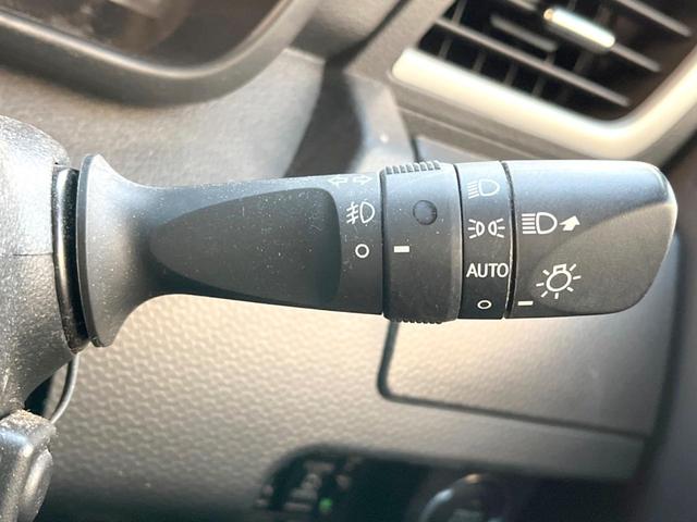 ルーミー カスタムＧ－Ｔ　ターボ　純正９インチナビ　両側電動ドア　バックカメラ　衝突被害軽減システム　禁煙車　コーナーセンサー　スマートキー　ＬＥＤヘッド　ＥＴＣ　クルコン　１オーナー　純正１５インチＡＷ　オートハイビーム（40枚目）