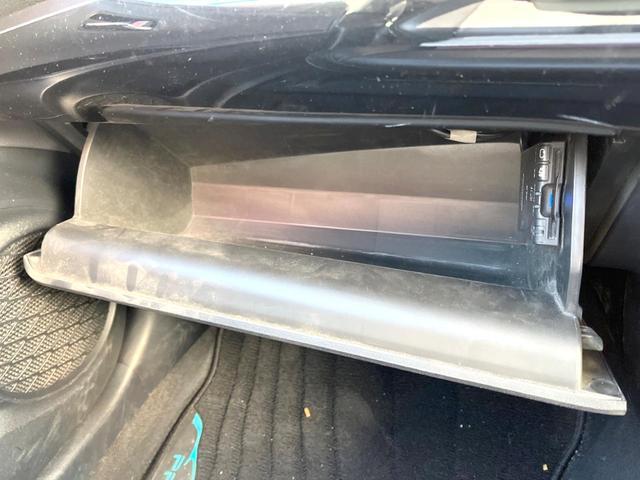 プリウス Ｓ　モデリスタエアロ　ＢＩＧ－Ｘ９インチナビ　バックカメラ　禁煙車　スマートキー　ＬＥＤヘッドライト　ＥＴＣ　オートライト　オートエアコン　Ｂｌｕｅｔｏｏｔｈ　ＣＤ／ＤＶＤ再生　フルセグ　ＬＥＤフォグ（41枚目）