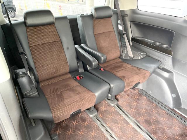 アルファード ２４０Ｓ　タイプゴールドＩＩ　７人乗り　モデリスタエアロ　純正９インチナビ　後席モニター　両側電動スライドドア　バックカメラ　禁煙車　電動リアゲート　ハーフレザーシート　コーナーセンサー　スマートキー　ＨＩＤヘッドライト　ＥＴＣ（10枚目）