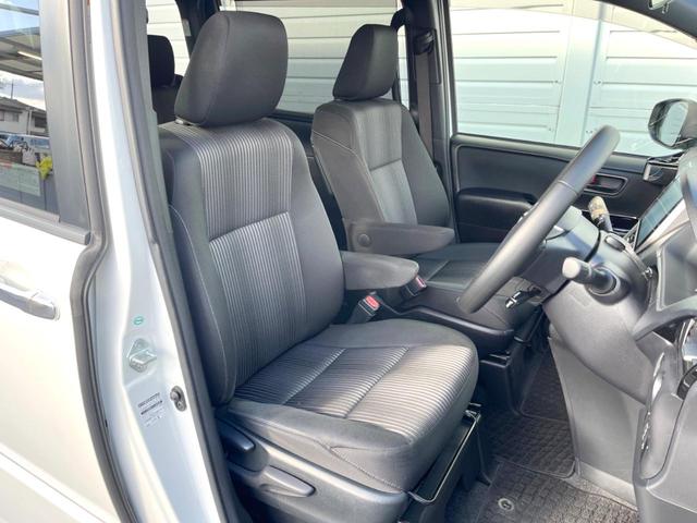 ヴォクシー ＺＳ　７人乗り　純正１０インチナビ　バックカメラ　電動スライドドア　衝突被害軽減システム　スマートキー　ＬＥＤヘッドライト　ＥＴＣ　クルコン　純正１６インチＡＷ　オートハイビーム　オートライト　１オーナー（9枚目）